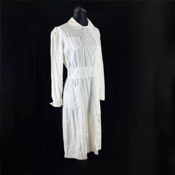 Vintage Nurses Uniform White Lilly Dress M Long Sleeve Front Side Snaps Medical - Picture 1 of 12